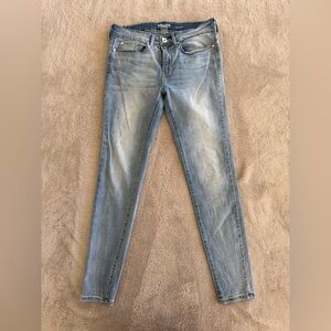 Denizen by Levi’s skinny jegging jeans